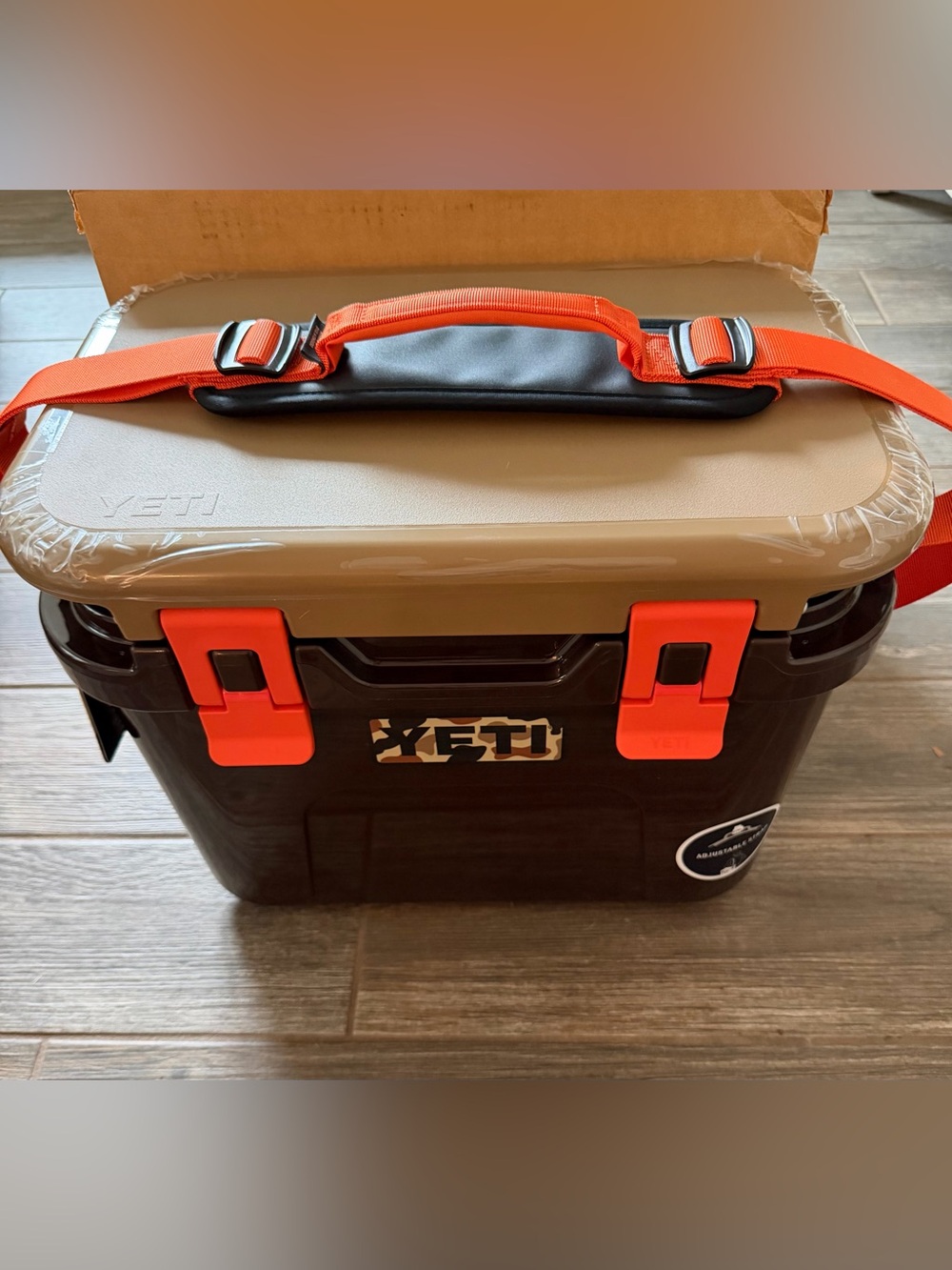 YETI Roadie 15 Wetlands Camo Brown Hard Cooler DoubleDuty Shoulder Strap (NWT)